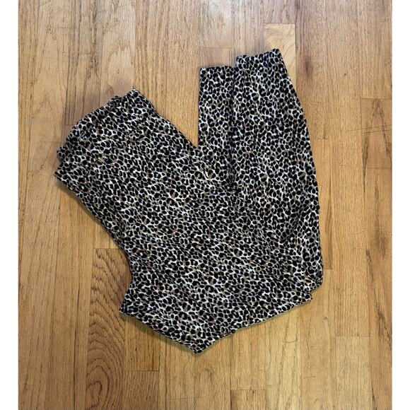 Women’s Old Navy High-Rise Pixie Never Fade Cheetah print pants, size 6 P - Picture 1 of 5